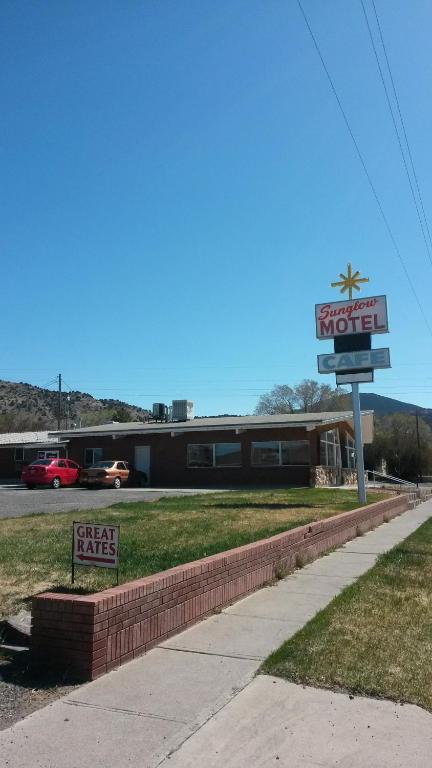 Sunglow Motel and Restaurant Main image 1